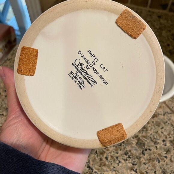 Ursula Dodge PARTY CAT Cat Bowls set of 2 - Picture 9 of 13